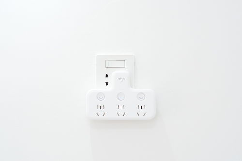 裝修中的'后悔藥' 閑置倉庫改造中插座不足的解決之道——電工開關